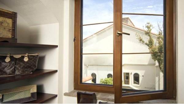 別墅裝修高端鋁合金門(mén)窗可以選擇哪個(gè)牌子？樓上樓門(mén)窗怎么樣？